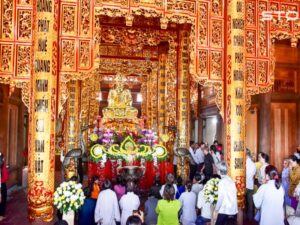 viếng tượng phật