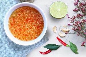 Nước mắm dùng với bánh cóng 