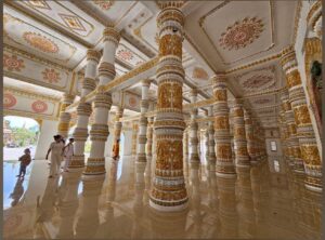 Một góc chùa som rong